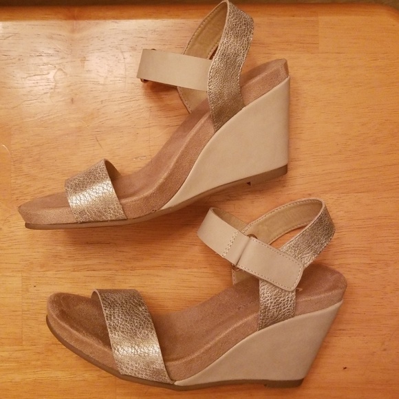 CL by Laundry Shoes - NWOB wedge sandals